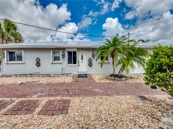 2411 Oleander St, Saint James City, FL 33956