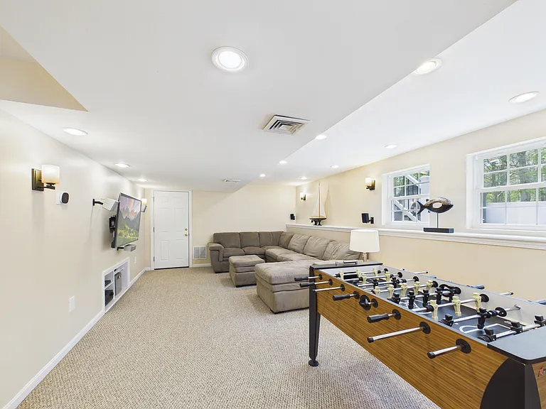 23 Beechwood Hollow St — Photo 40