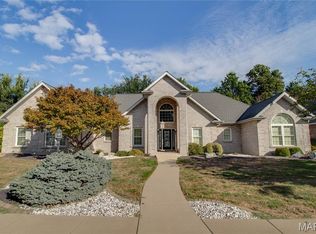 1200 White Oak Trl, Godfrey, IL 62035
