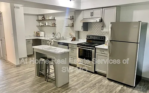 1438 E Elm St #18 Photo 1