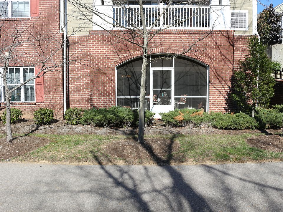 Screened in patio area