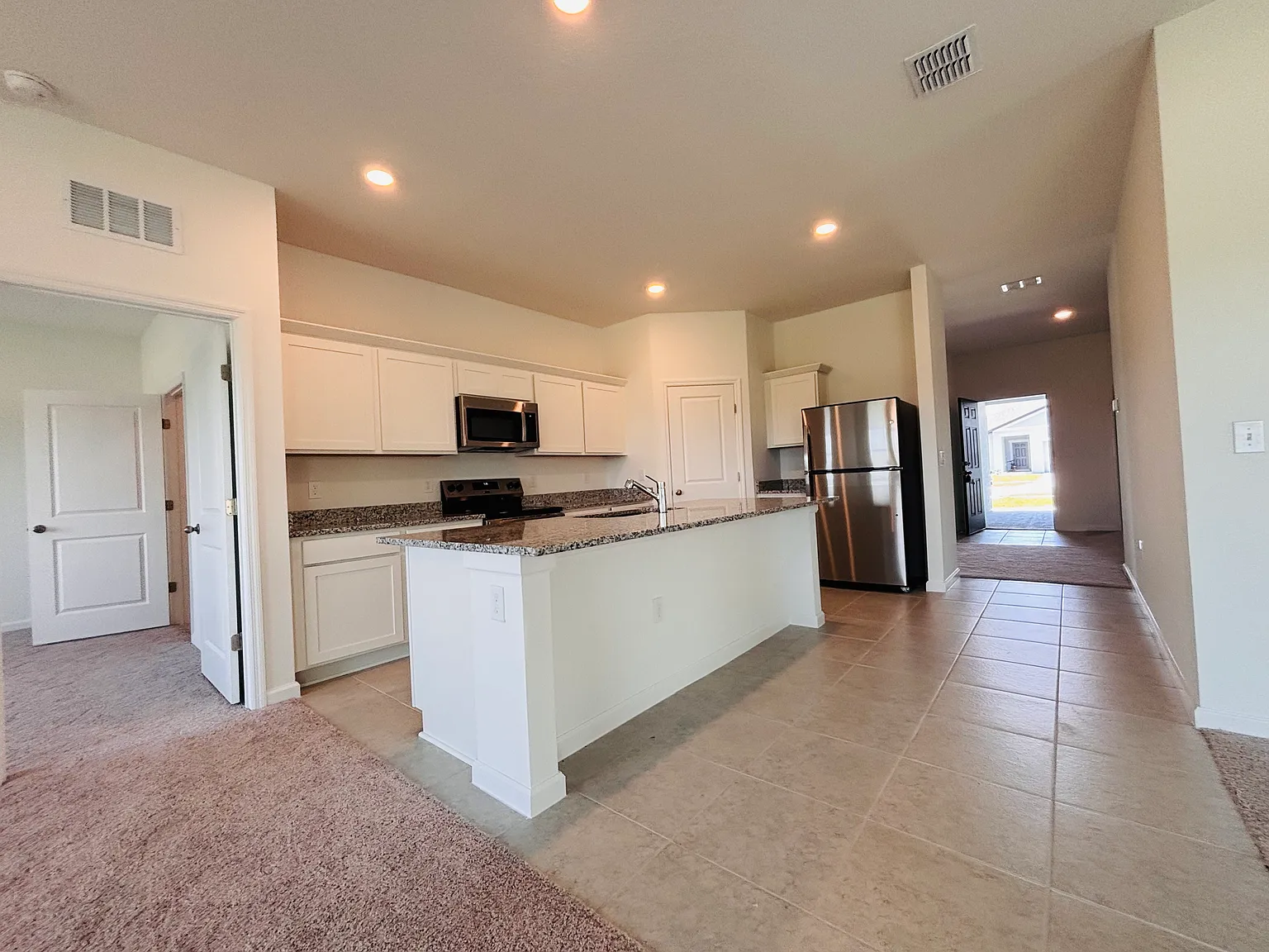 4 bed, 2316 sqft, $2,200 — Photo 3