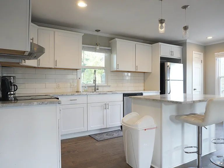721 Maynard Ln — Photo 9