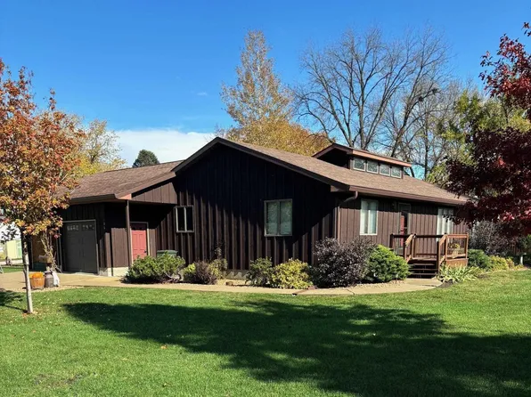 104 1st Ave NW, West Bend, IA 50597