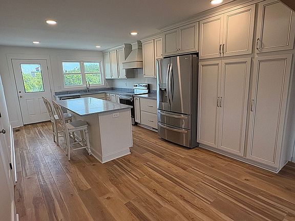5th image of 413 Club Colony Dr