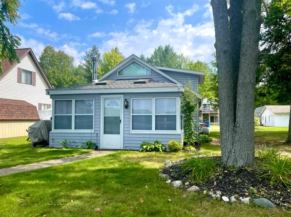 2881 Lakeshore Dr, Gladwin, MI 48624