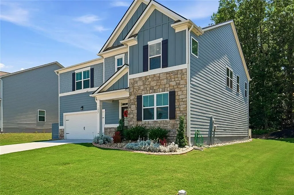 5 bed, 3.0 bath, 3209 sqft, $3,100 — Photo 2