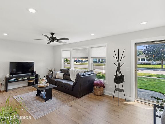 3rd image of 364 Melinda Dr