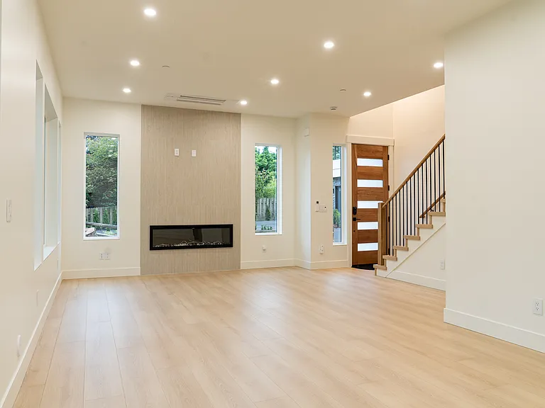 9029 Slater Ave NE — Photo 4