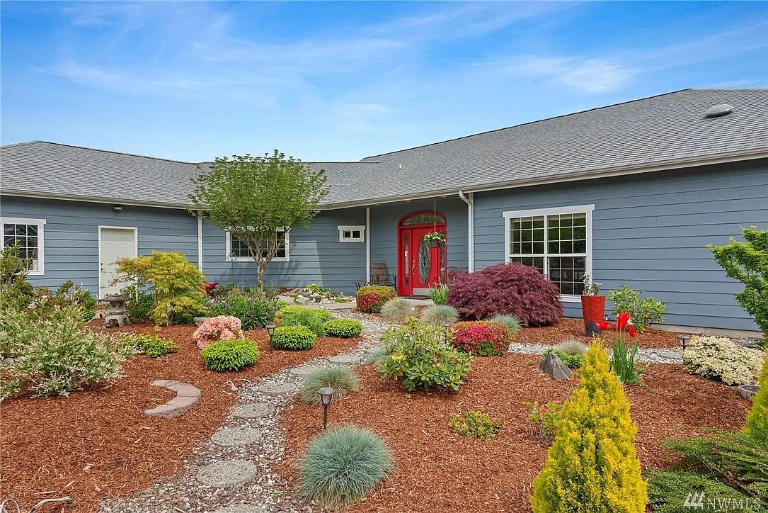 4 bed, 2.5 bath, 3083 sqft, $3,650 — Photo 3