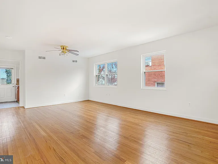 6212 Carters Ln — Photo 5