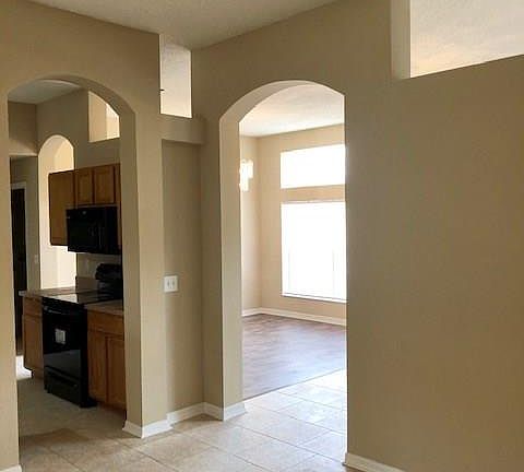 4th image of 19 Palmer Ln