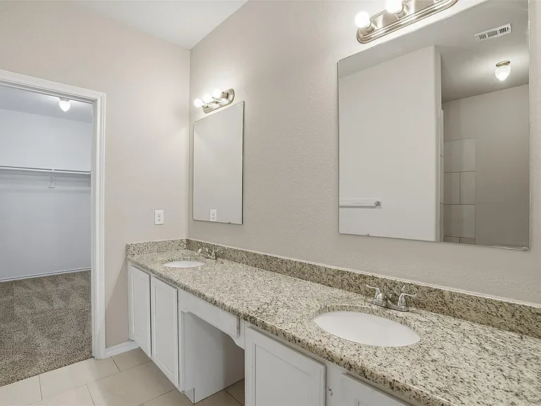 514 E Hazelwood St #B — Photo 25