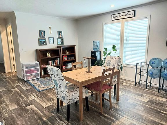 4th image of 2087 Leisure Ln