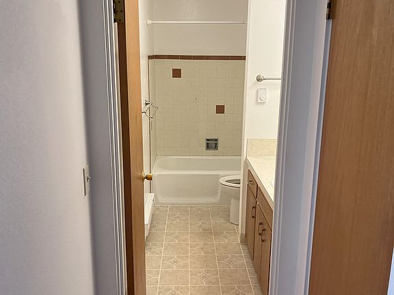5th image of 137 Kirby Dr APT 6
