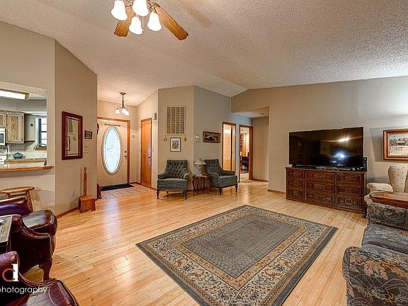 5th image of 8 Wilton Ln