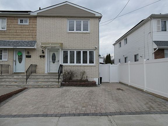 2nd image of 3307 Victory Blvd