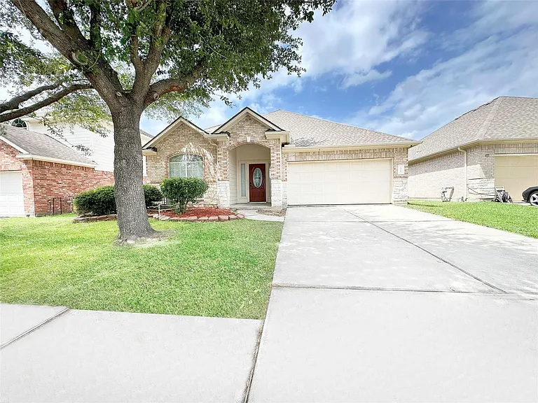 2910 Lemmingham Dr — Photo 1