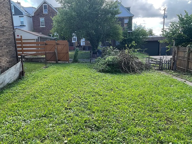 7526 Dickson St — Photo 33