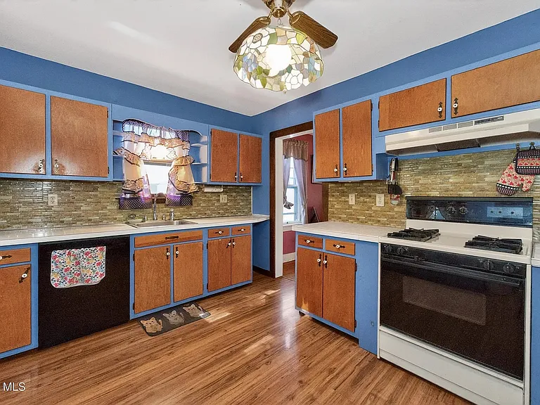 1450 Baker Ave — Photo 35
