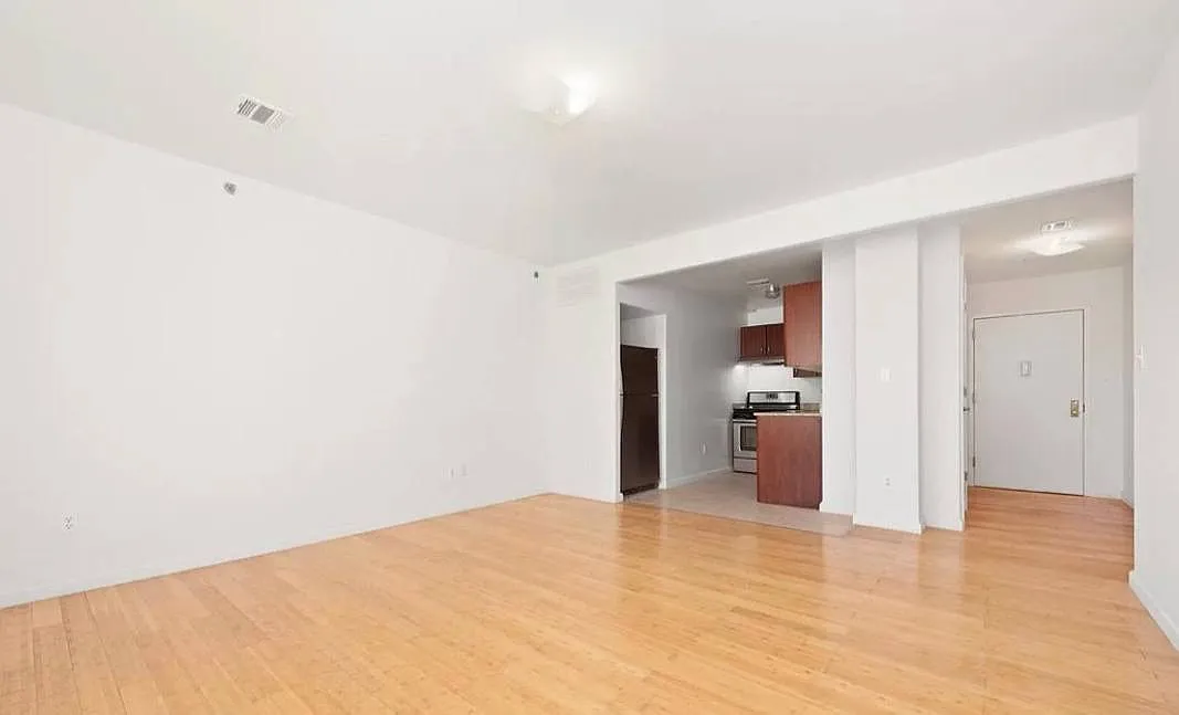 2 bed, 1100 sqft, $3,300 — Photo 4