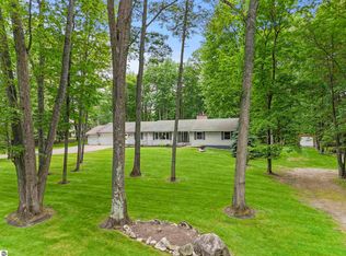 4864 Forest Ridge Dr, Cadillac, MI 49601