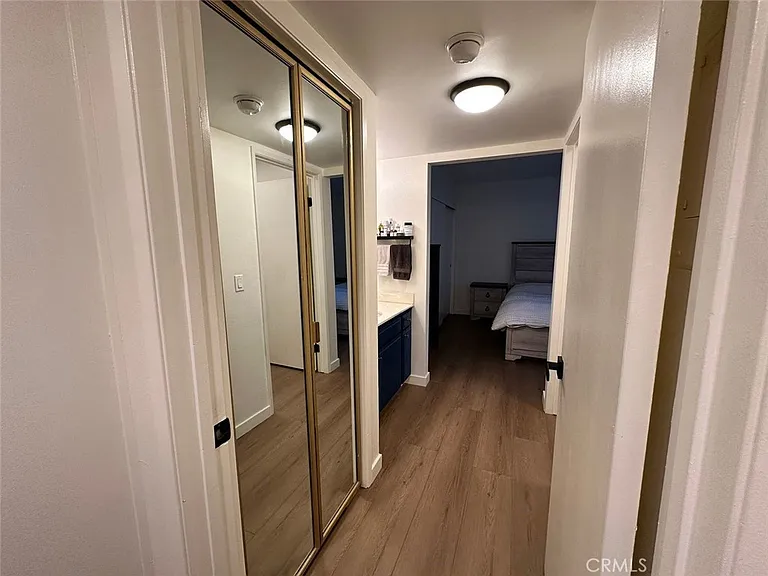 10149 Commerce Ave — Photo 14