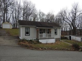 6 Howard St, Newton, NJ 07860
