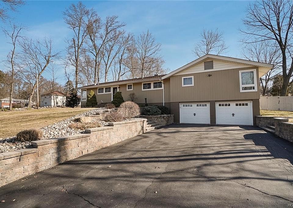 1st image of 4 S Brookside Dr