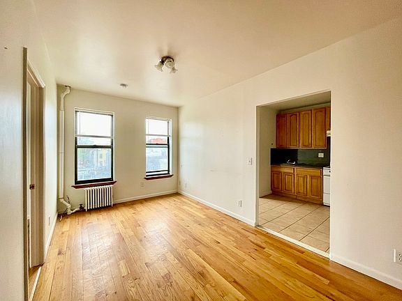 4th image of 650 Manhattan Ave APT 12