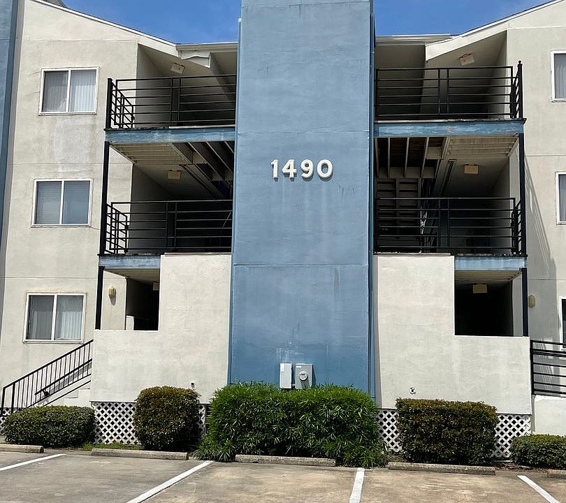 1st image of 1490 Harbor Dr Unit 207