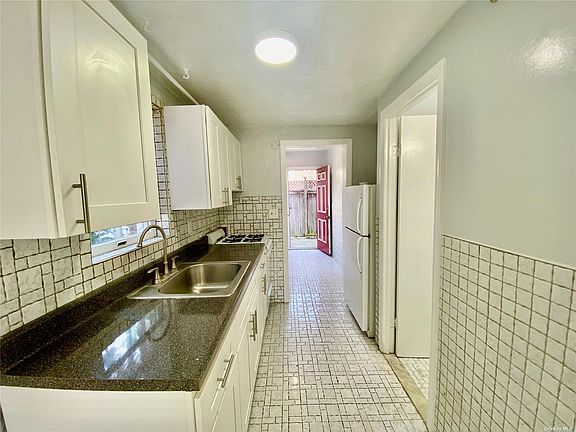 4th image of 801 E Broadway APT A
