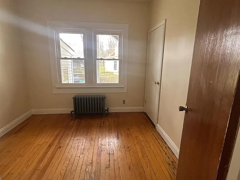 124 William St — Photo 11