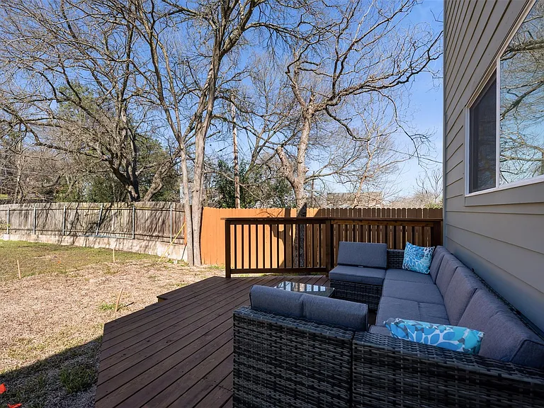 6104 Reicher Dr — Photo 28