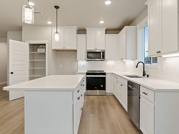 7108 S Hyton ST by Aho Construction
