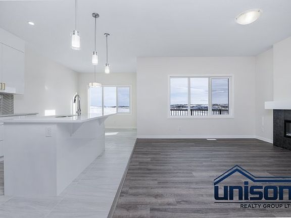 3rd image of 165 Legacy Reach Cres SE