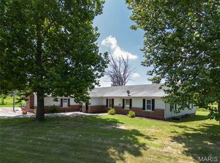 8615 Snell Ln, Carlinville, IL 62626