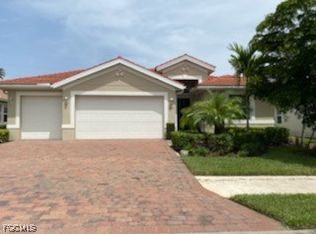 3061 Sunset Pointe Cir, Cape Coral, FL 33914
