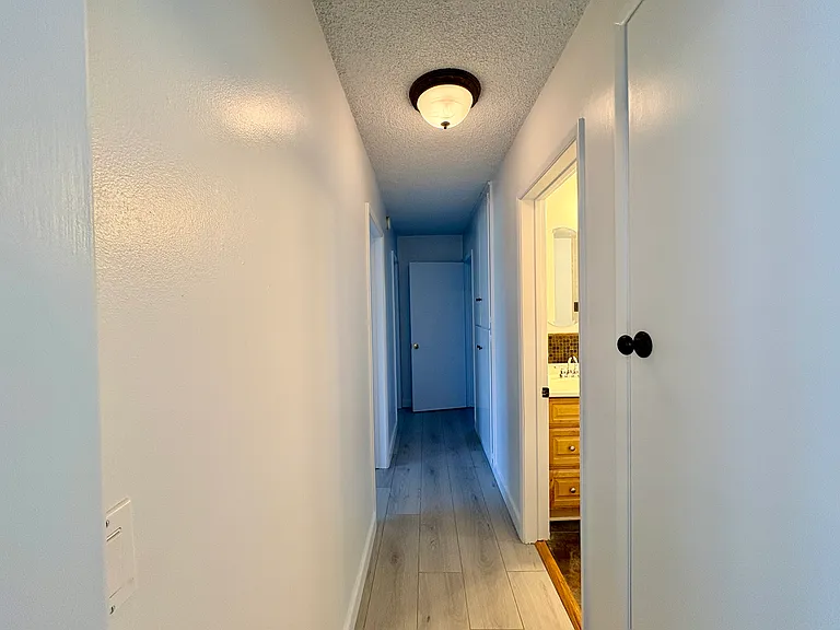 637 Geneva Ave — Photo 9