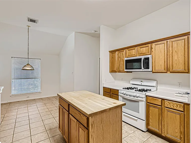 3948 Artesia Bnd — Photo 6