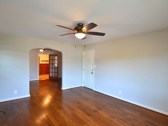2nd image of 5840 Ridge Ave #4