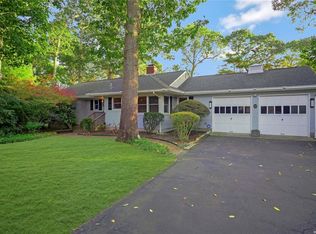 490 Luptons Point Rd, Mattituck, NY 11952