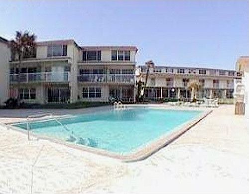 1st image of 4849 Saxon Dr #1040