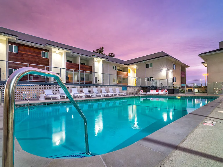 Bixby Hill Apartments — Photo 9