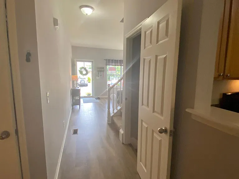 670 Grove Cir — Photo 2