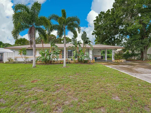 1925 Royal Palm Drive, Fort Pierce, FL 34982