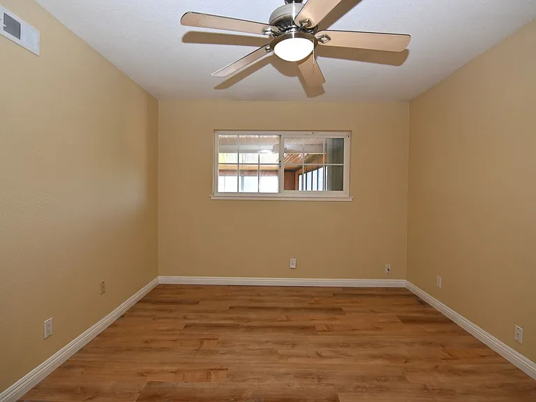 398 Roan St — Photo 19