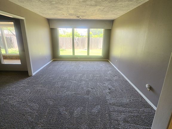 4th image of 2407 15th Ave