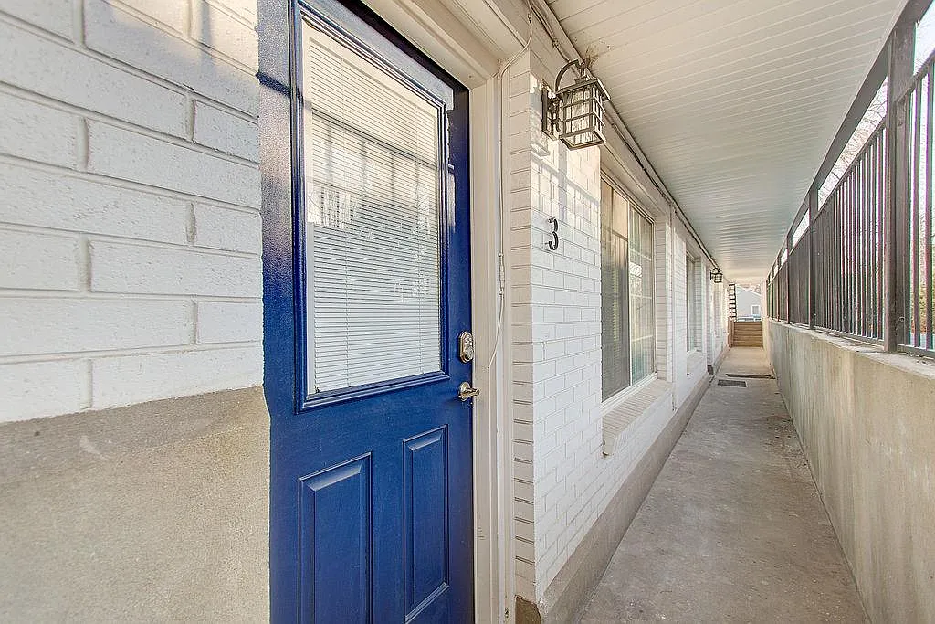 2 bed, 800 sqft, $1,600 — Photo 2