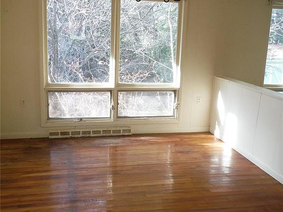 5th image of 25 Birchwood Dr